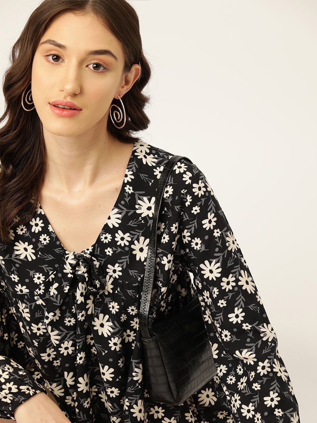 DressBerry Floral Print Tie-Up Neck Puff Sleeves Empire Top