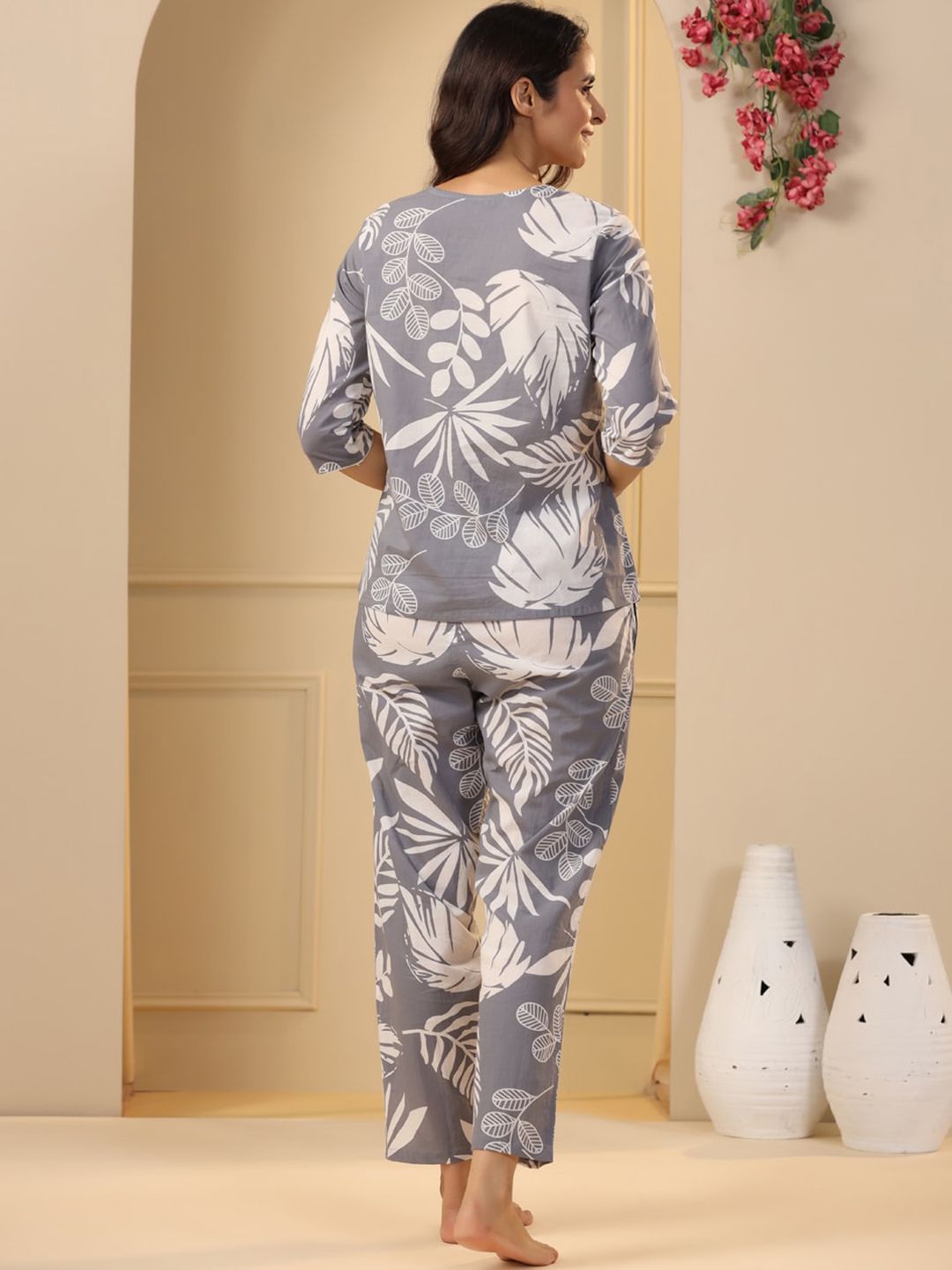 SANSKRUTIHOMES Grey & White Floral Printed Pure Cotton Night Suit