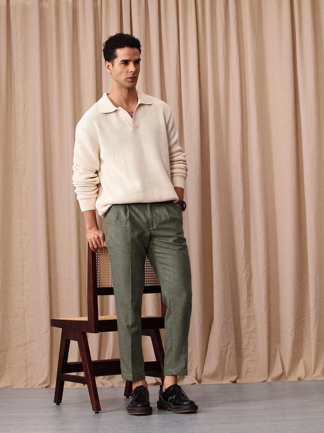 Mr Bowerbird Men Tailored Fit Textured Pleated Trousers