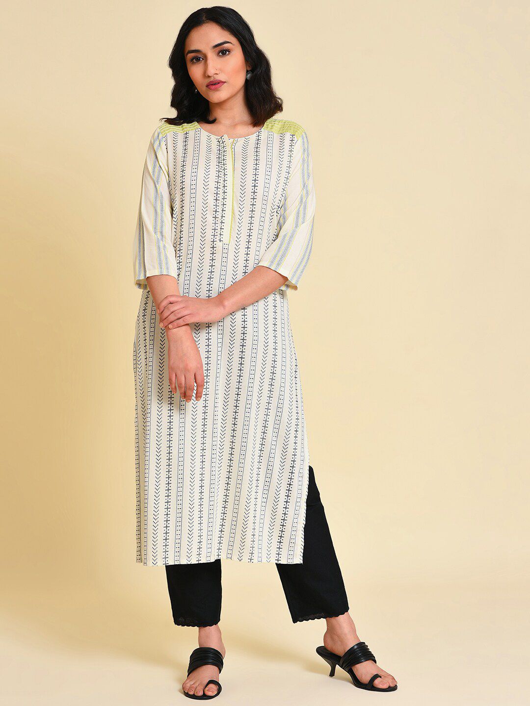 W Ethnic Motifs Printed Straight Kurta with Trousers