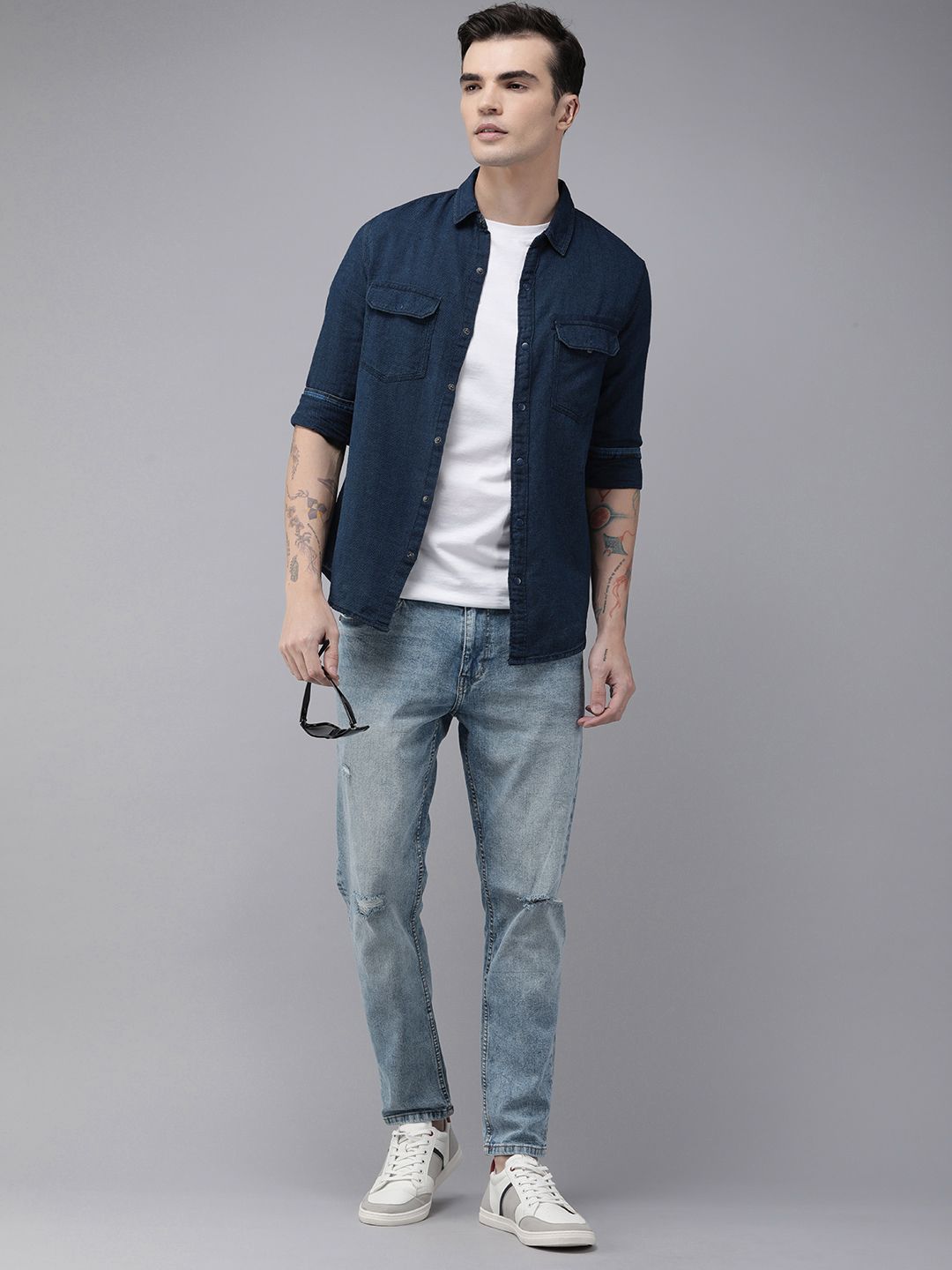 SPYKAR Men Slim Fit Textured Opaque Self Design Pure Cotton Casual Shirt With Applique