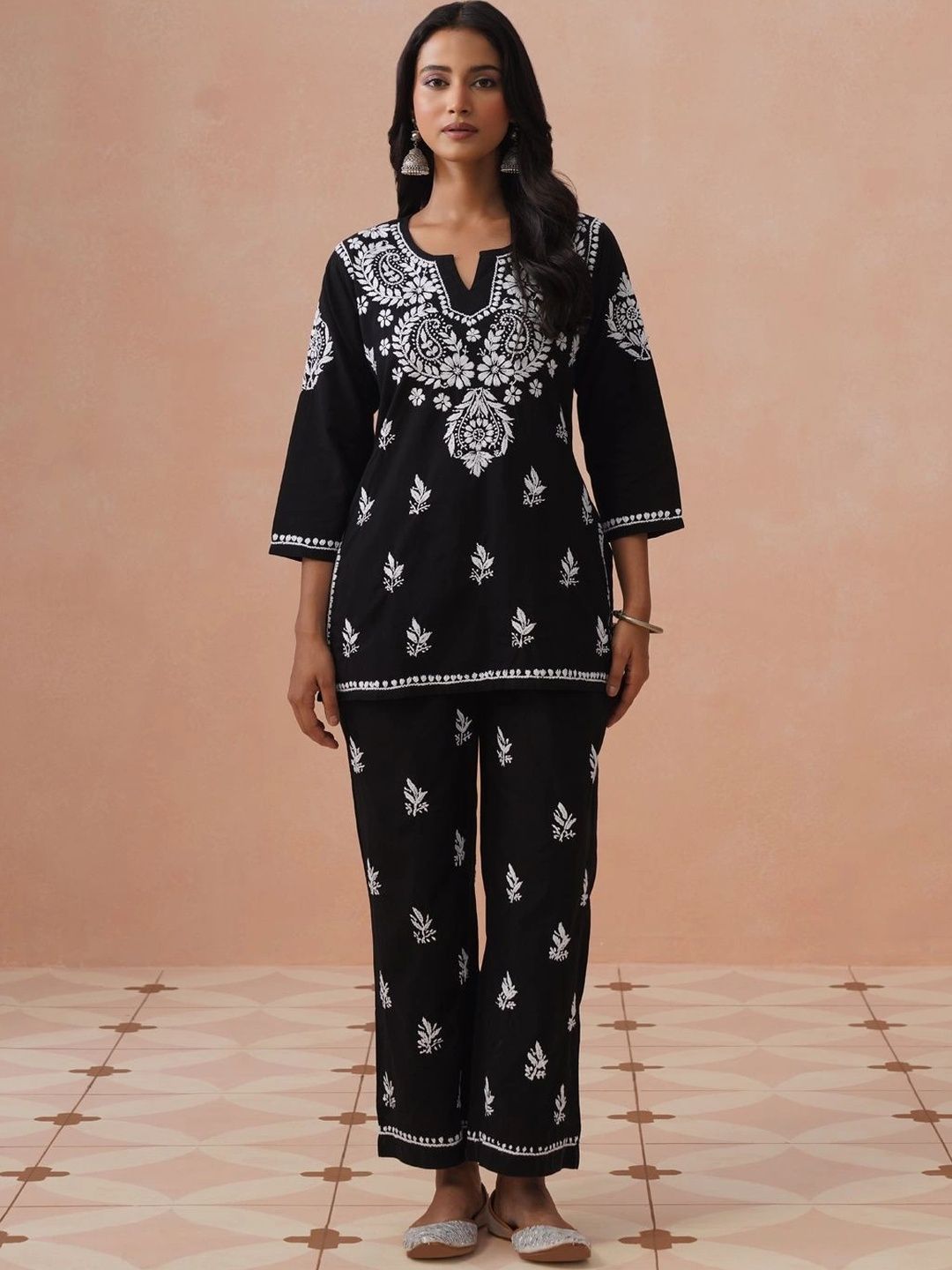 Rumah Chikankari Kurta Chikankari Biasa Wanita dengan Seluar