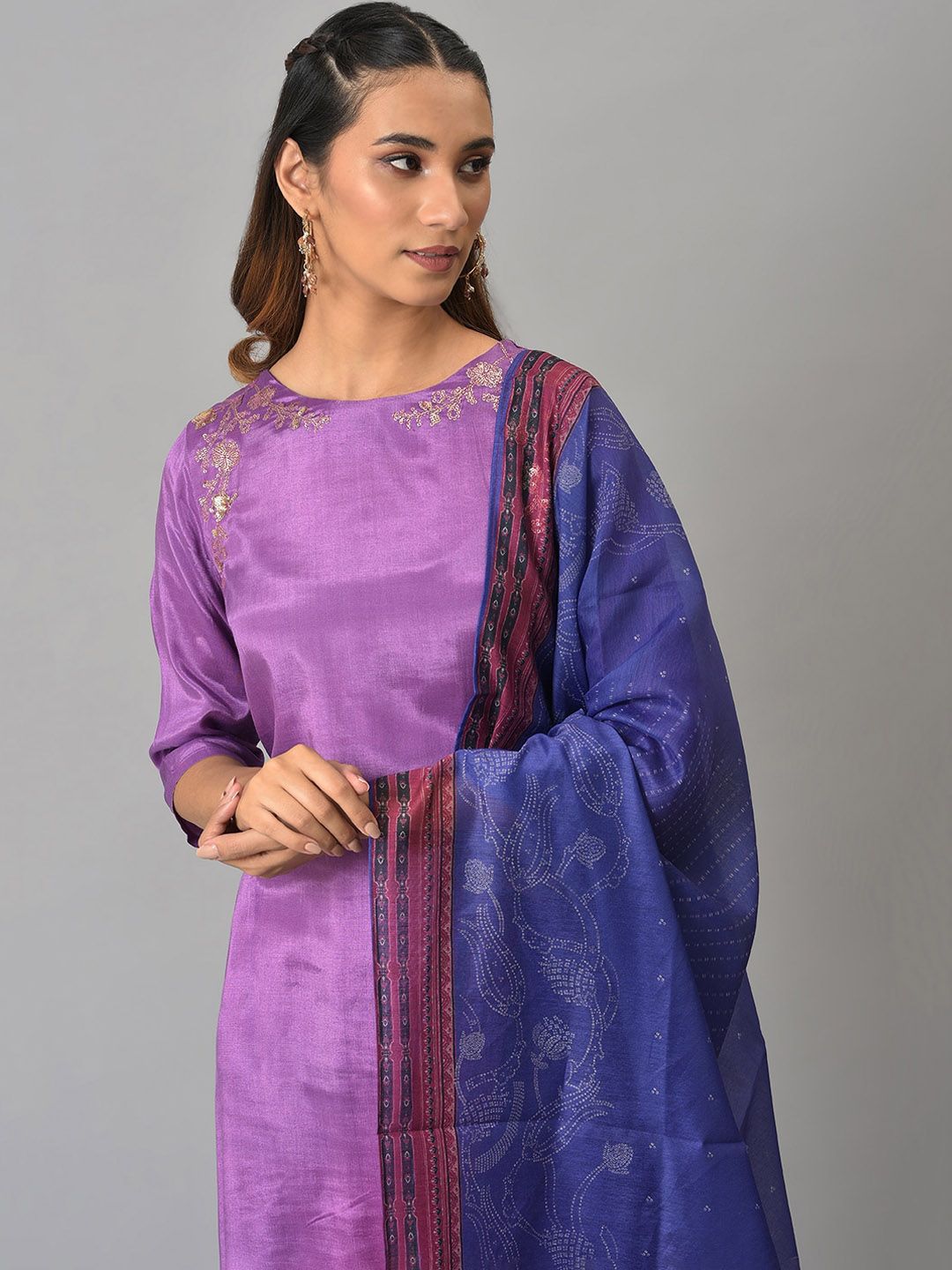 W Women Ethnic Motifs Sequinned Kurta With Dupatta