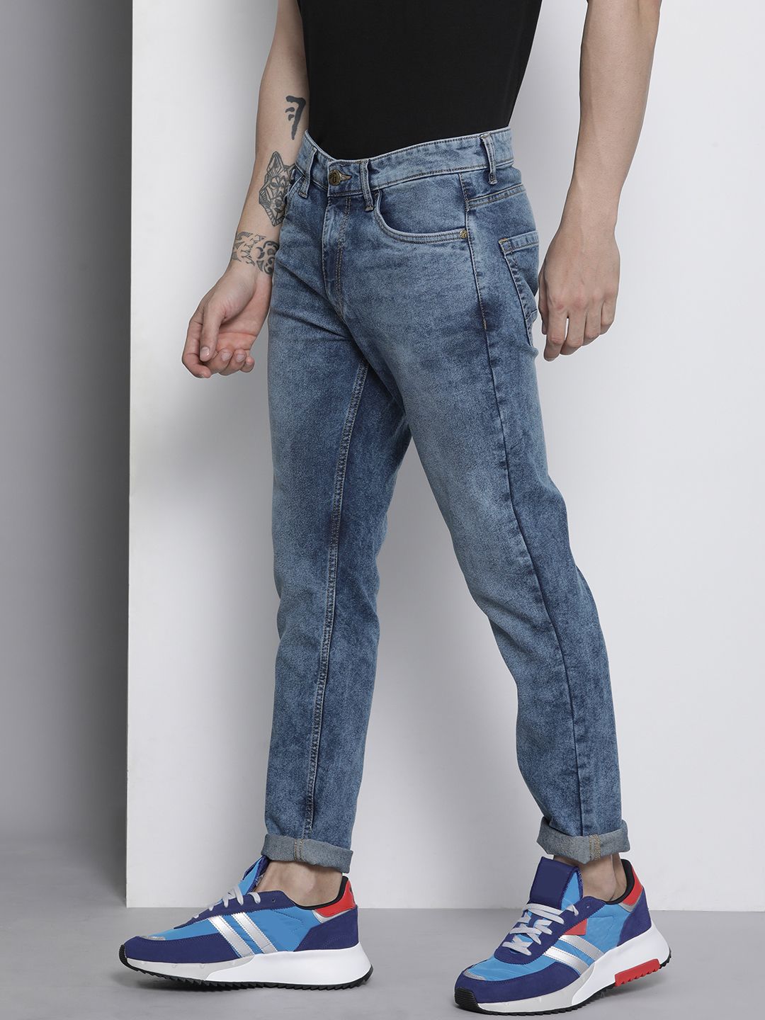 The Indian Garage Co Men Blue Slim Fit Light Fade Stretchable Jeans