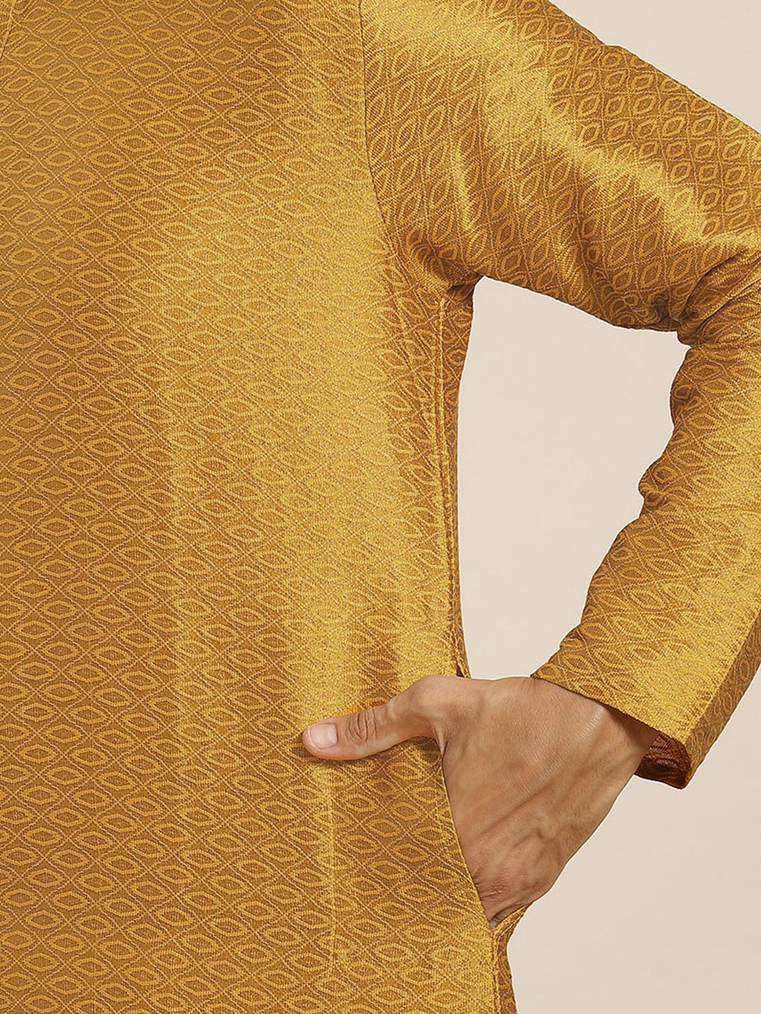 SOJANYA Kurta Design Tenunan Kuning Mustard Lelaki