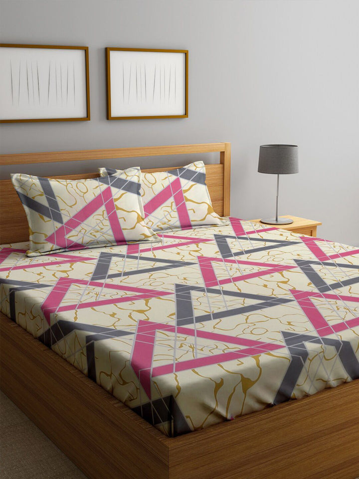 KLOTTHE Yellow & Pink Geometric Printed 300 TC King Bedsheet With 2 Pillow Covers
