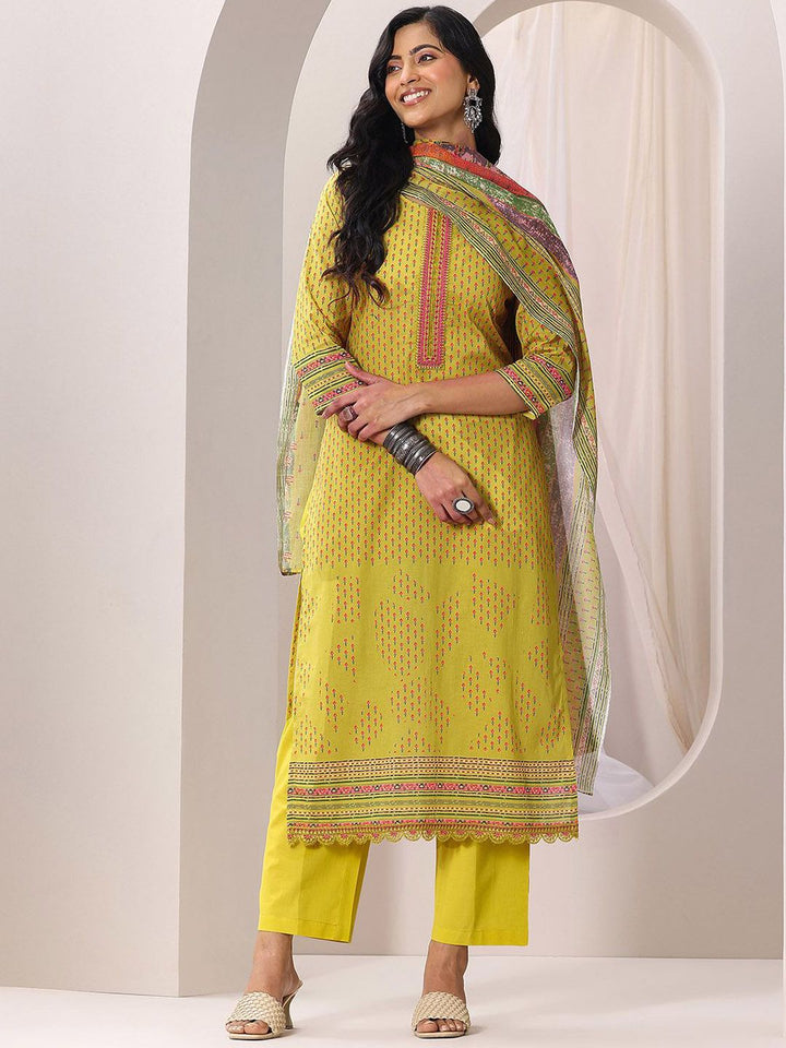 Libas Women Floral Printed Regular Kurta with Trousers & With Dupatta