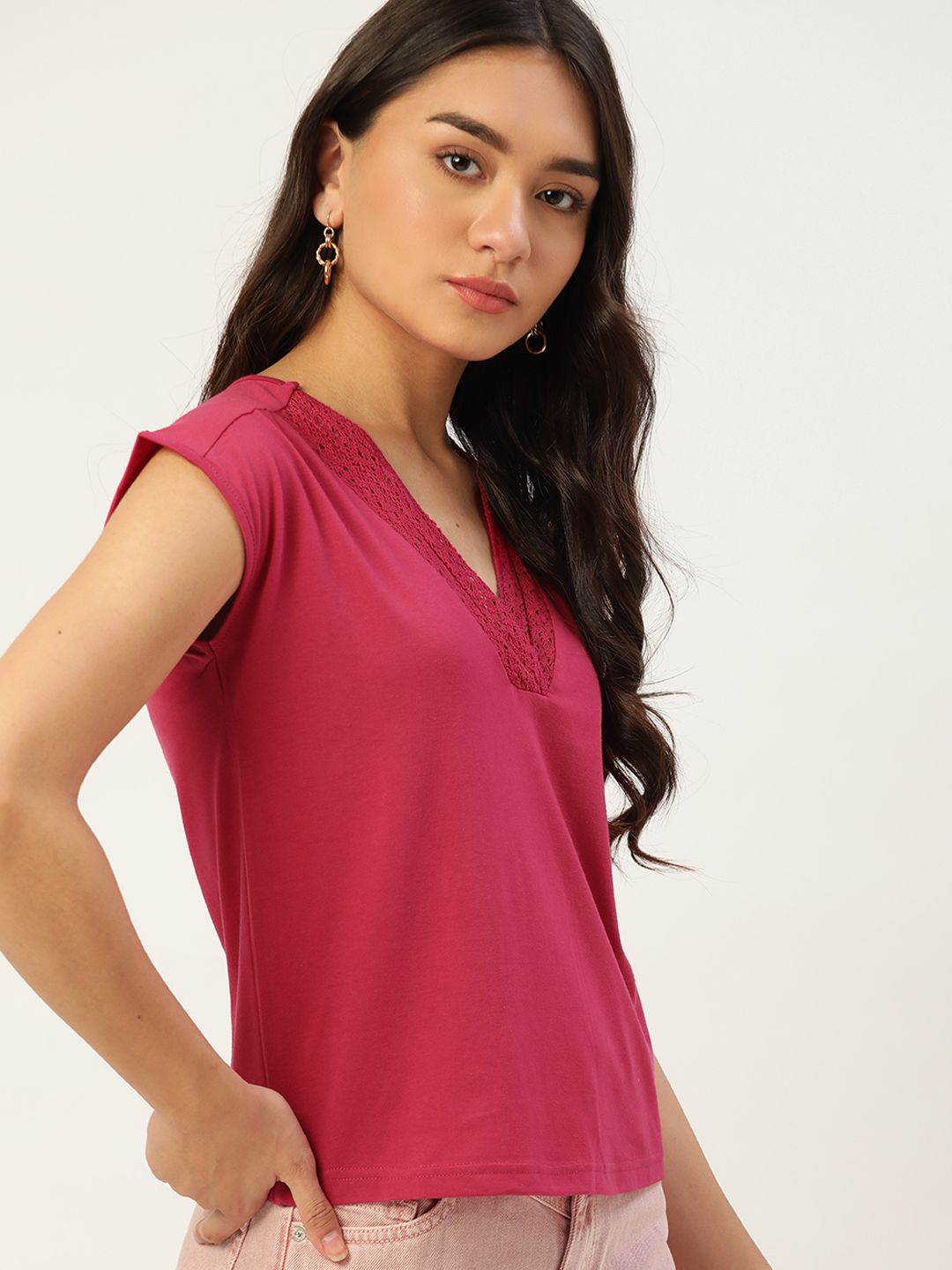 Lengan baju merah jambu dressberry di bahagian atas biasa