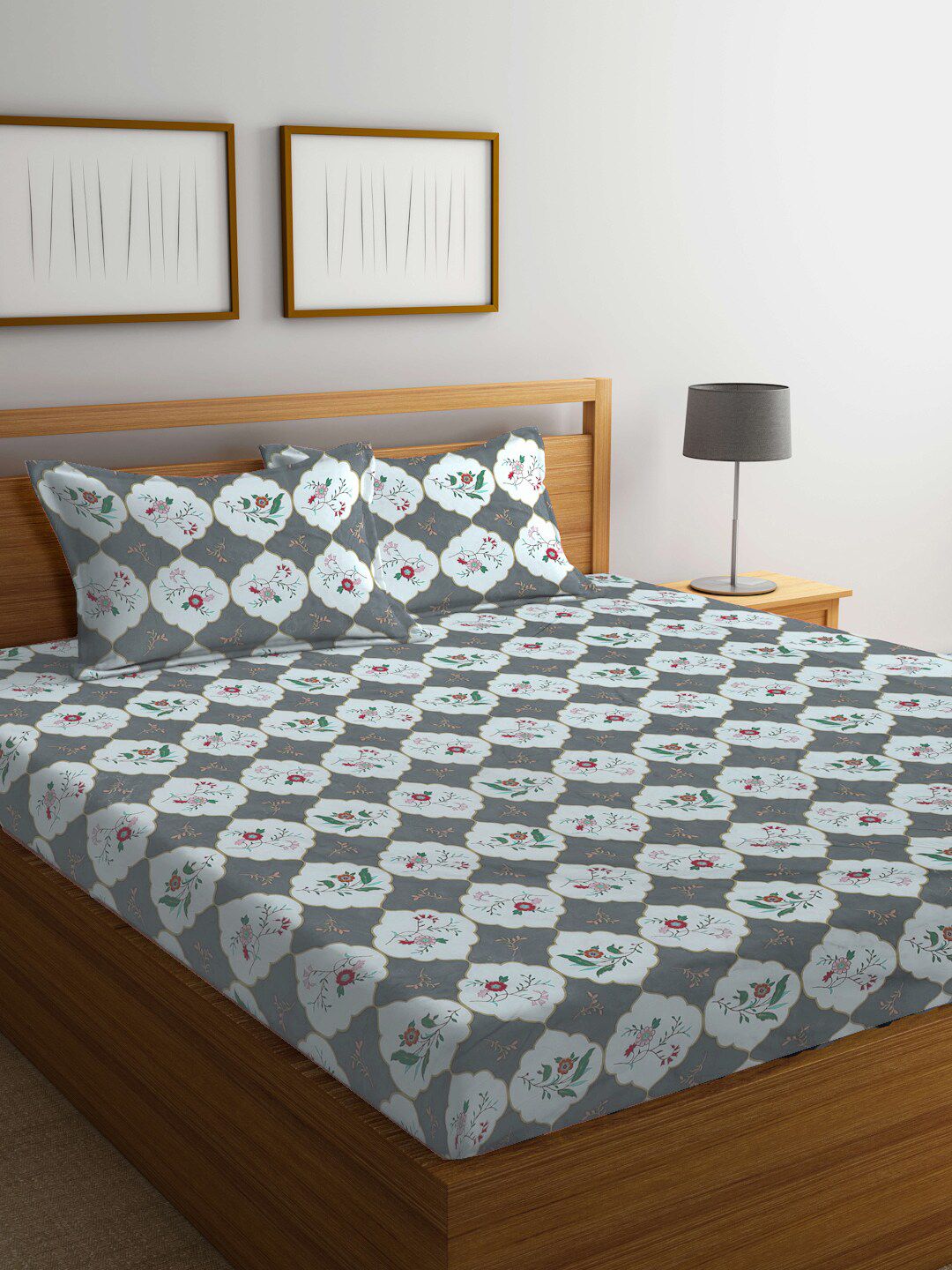 KLOTTHE Floral Print 300 TC Super King Bedsheet with 2 Pillow Covers