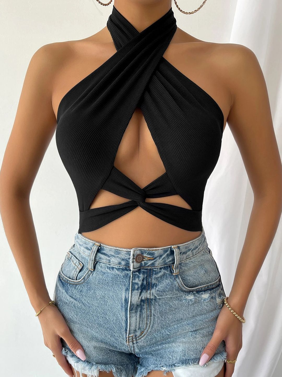 Berrylush Women Halter Neck Twisted Crop Top