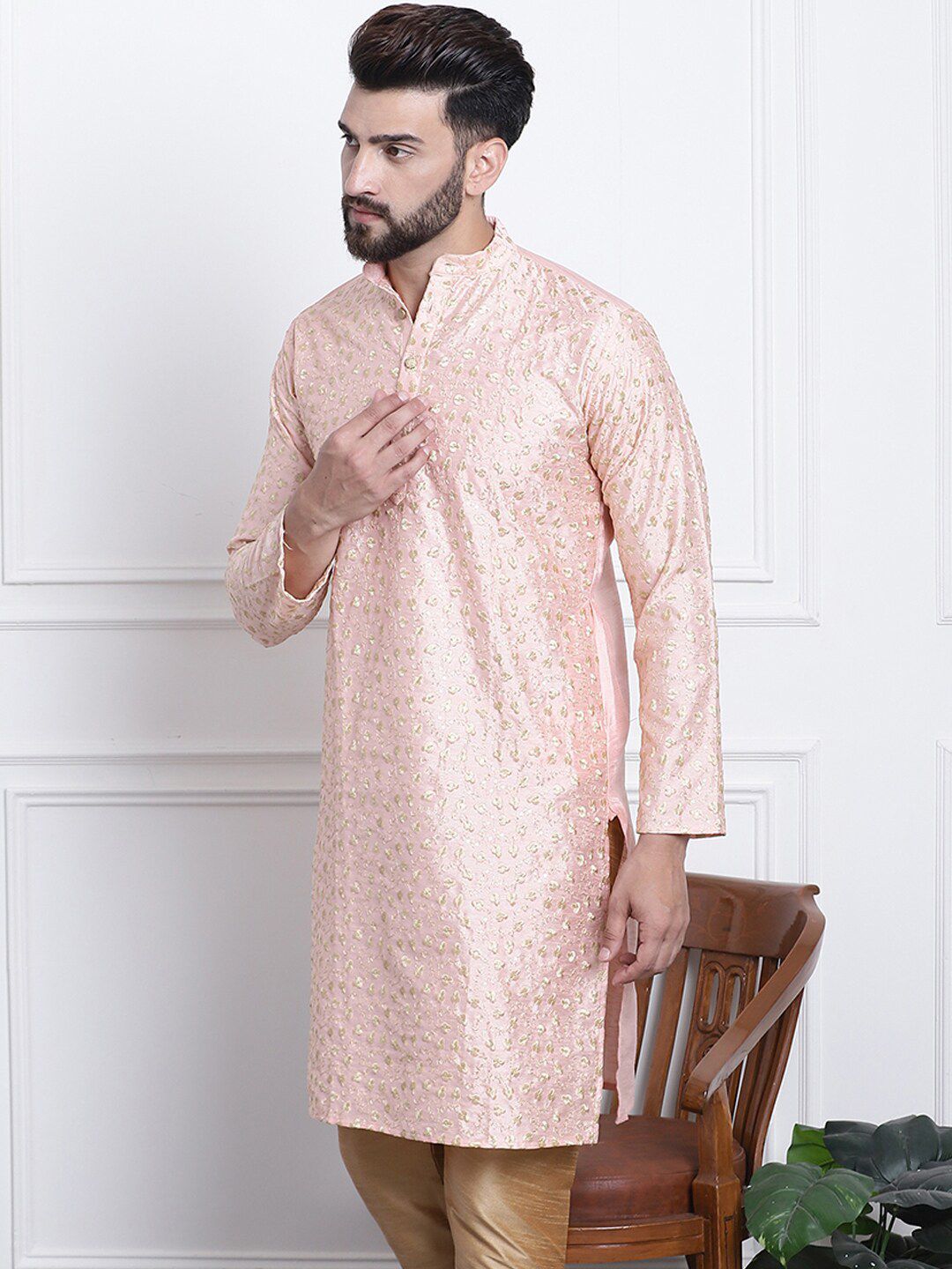 SOJANYA Floral Embroidered Straight Kurta