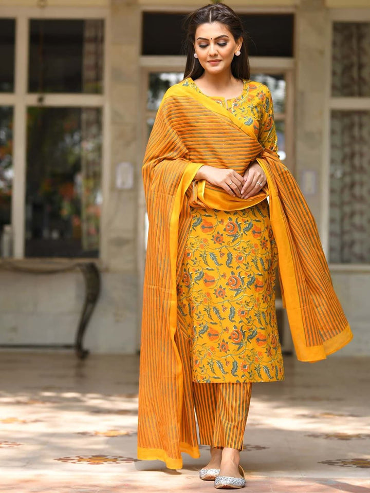 Kalini Floral Printed Pure Cotton Kurta dengan Seluar & Dupatta