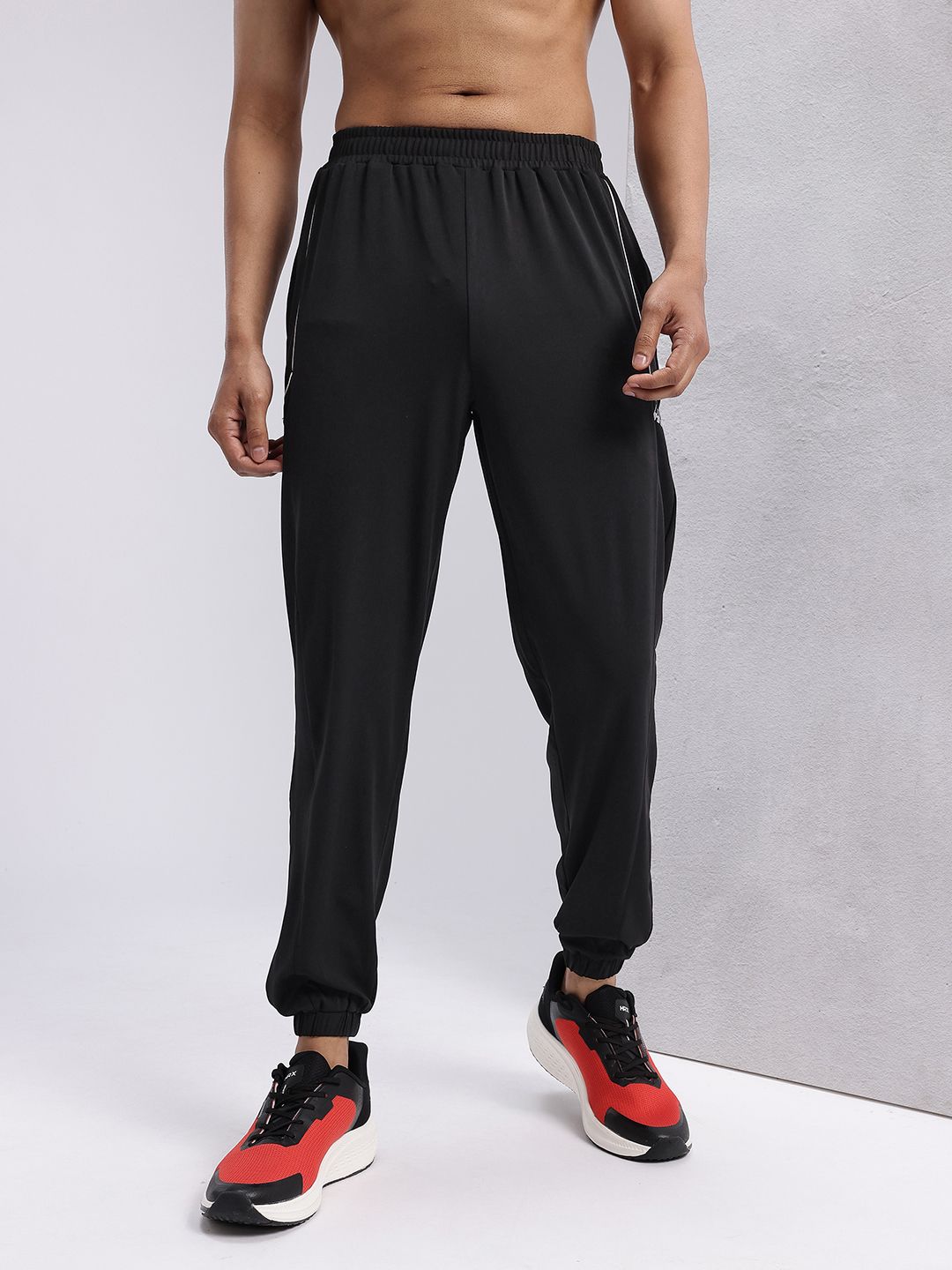 HRX by Hrithik Roshan Men Rapid-Dry Mid-Rise Regular Fit Training Joggers