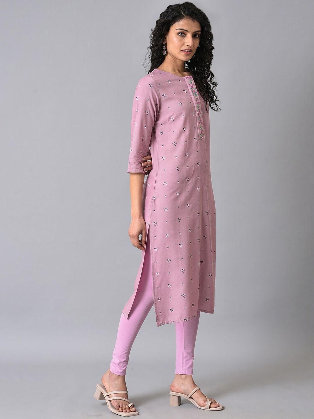 W Floral Embroidered Thread Work Kurta