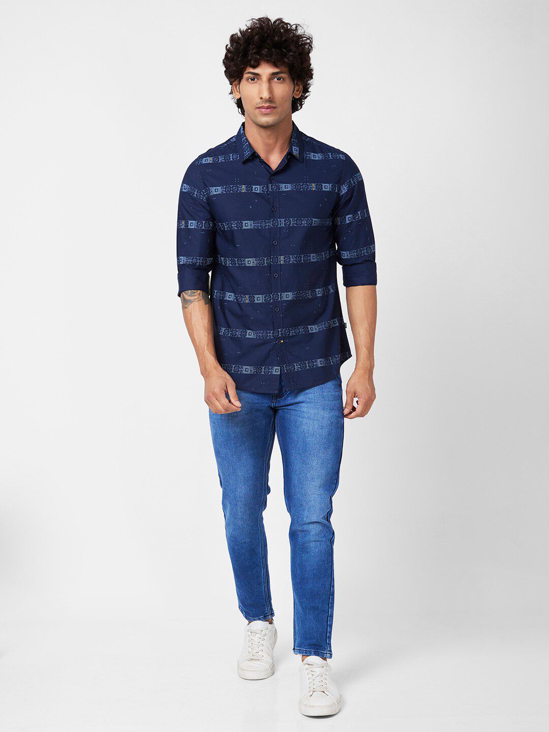 SPYKAR Men Slim Fit Horizontal Striped Cotton Poplin Casual Shirt
