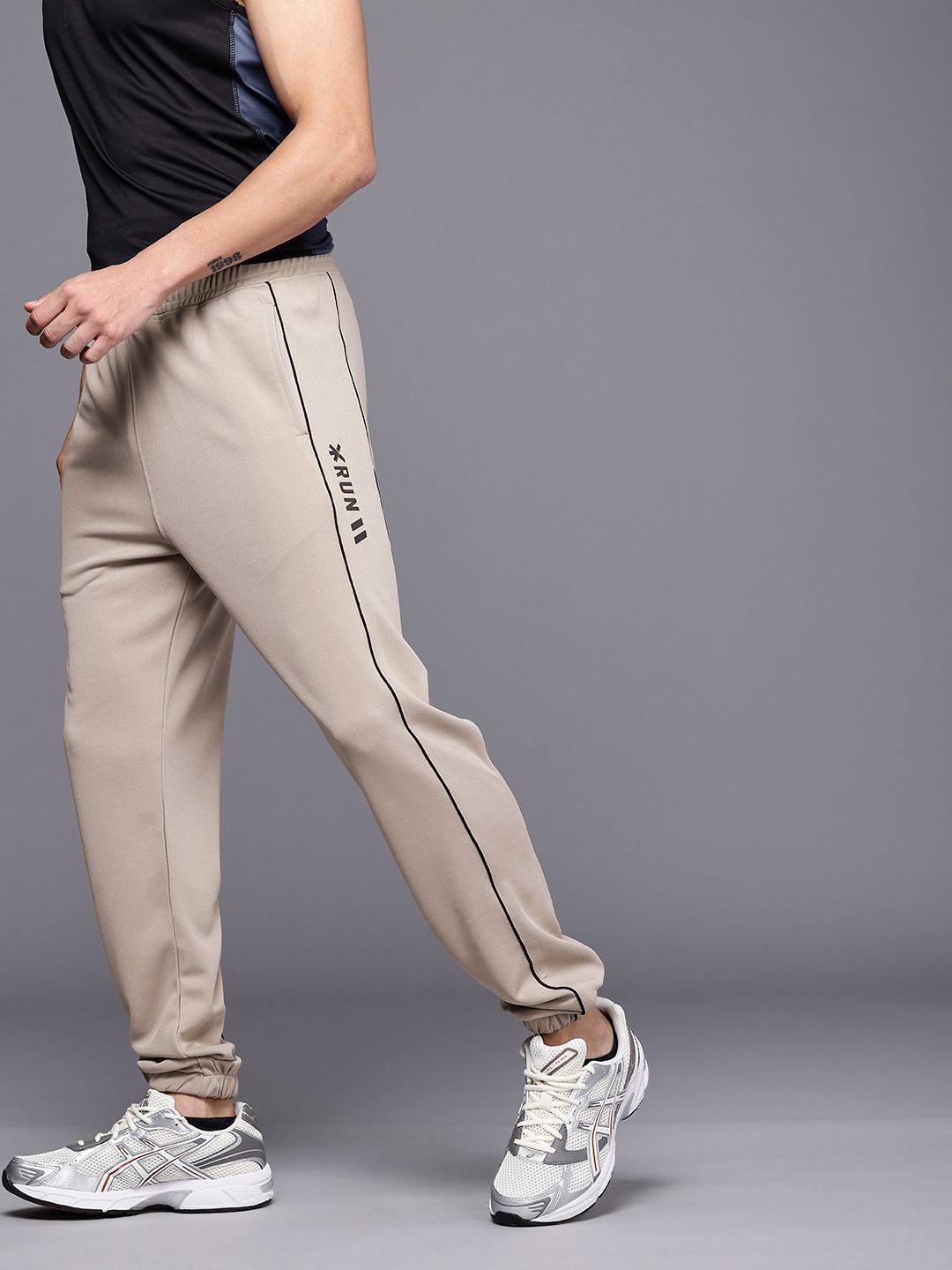 HRX by Hrithik Roshan Men Run On Clouds Trailtrackers Rapid-Dry Running Joggers