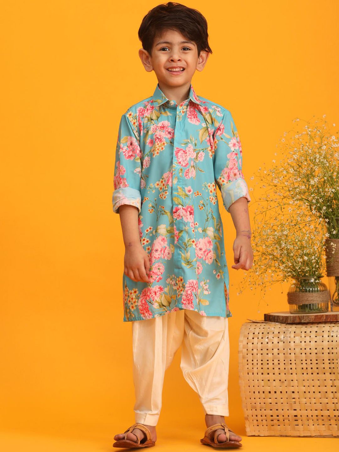 VASTRAMAY Floral Printed Shirt Collar Kurta With Pyjamas