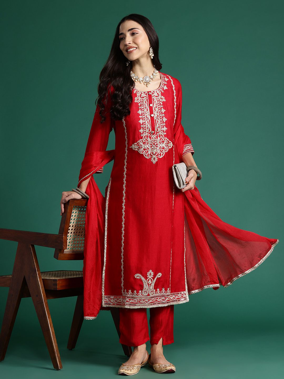 Motif etnik era indo kurta bersulam dengan seluar & dengan dupatta