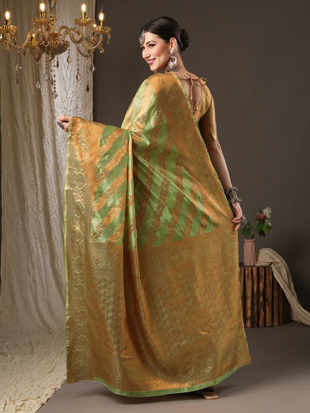 Saree mall Green & Gold-Toned Woven Design Zari Silk Blend Banarasi Sarees