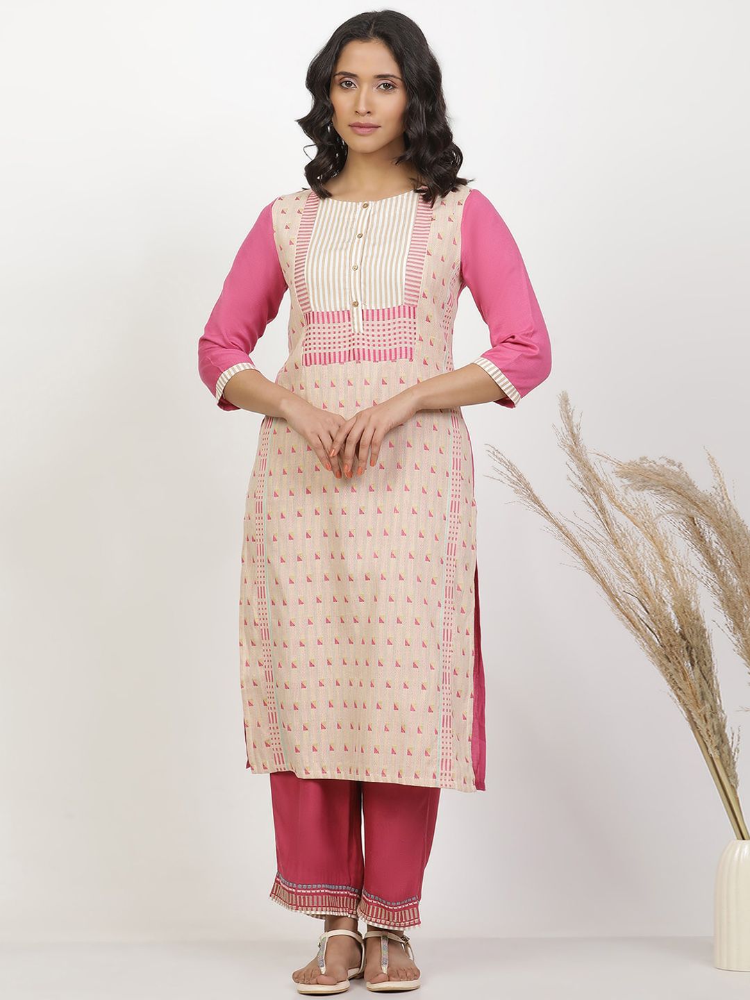 W Ethnic Motifs Printed Round Neck Regular Kurta with Trousers