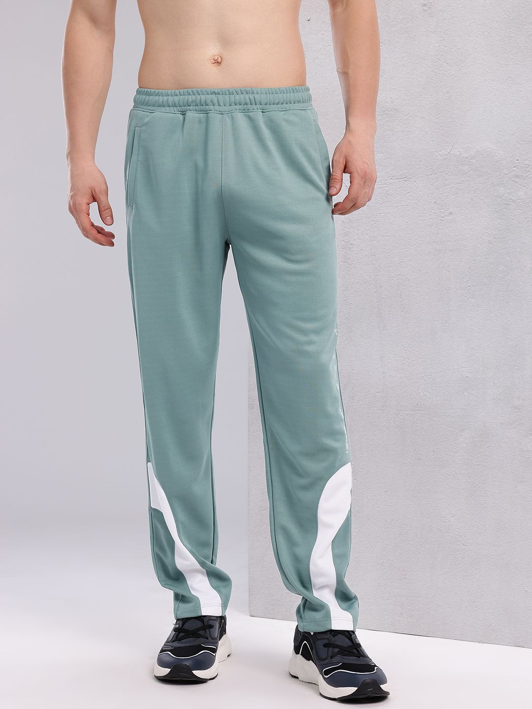 HRX oleh Hrithik Roshan Men Colourblocked Mid Rape