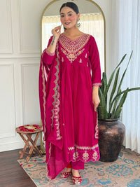Kalini Reka Bentuk Yoke Floral V-Neck Zari Anarkali Kurta dengan Seluar dan Dupatta