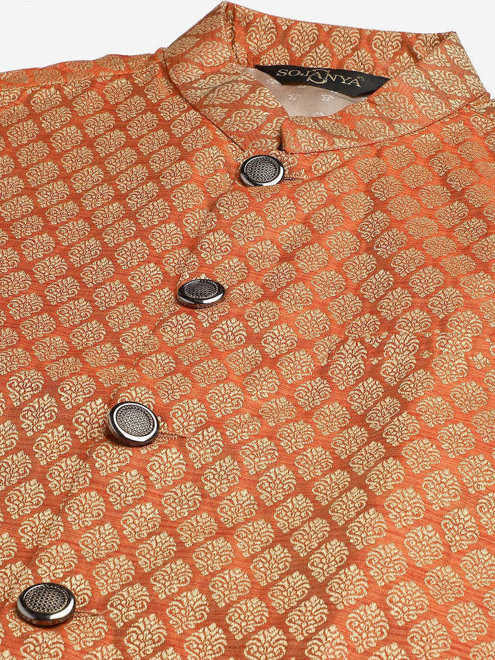 SOJANYA Lelaki Rust Orange & Off-White Jacquard Kurta dengan Churidar & Nehru Jaket
