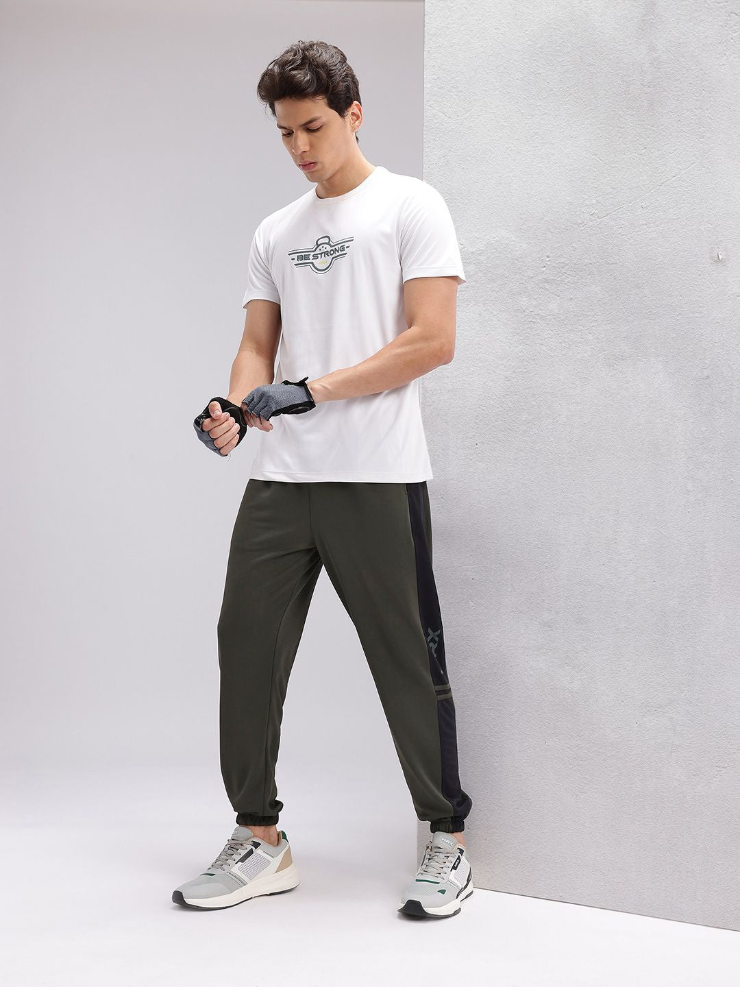 HRX by Hrithik Roshan Men Mid-Rise Rapid-Dry Training Joggers with Contrast Stitch