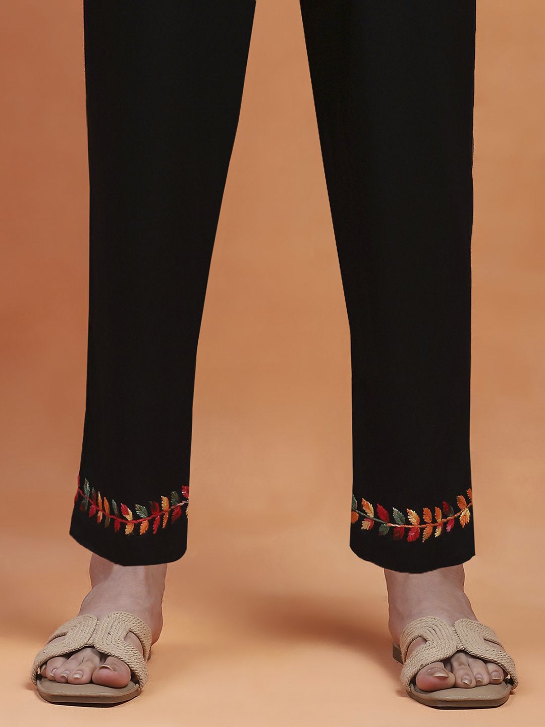 House of Chikankari Women Black Rayon Chikankari Embroidered Kurta Set
