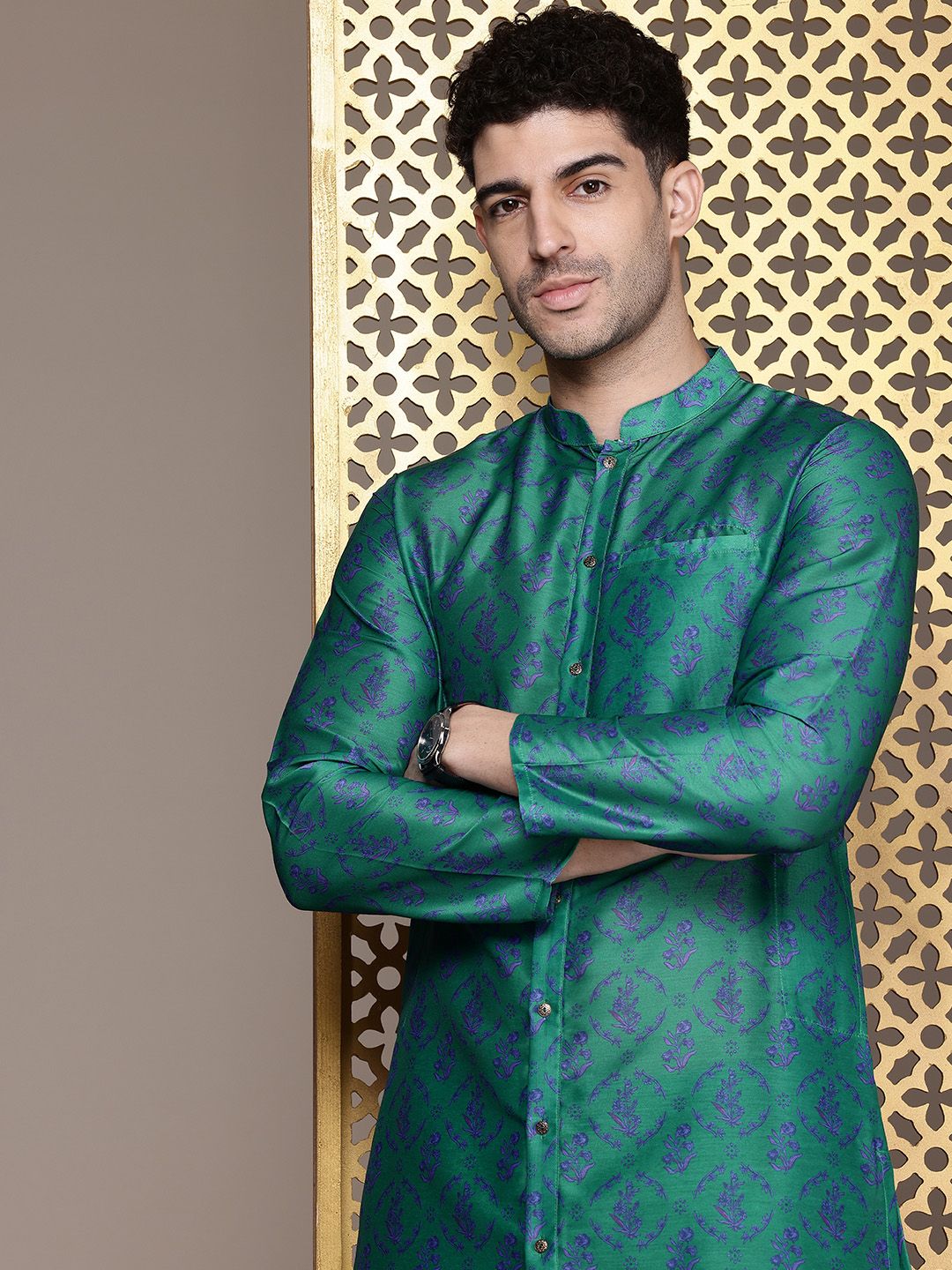 House of Pataudi Floral Printed Mandarin Collar Regular Jashn Kurta with Trousers