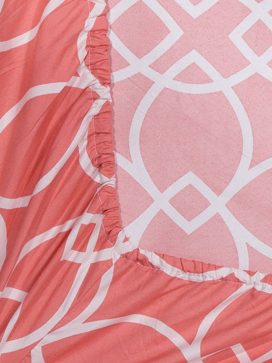 KLOTTHE Fitted_Sbs_Kidze Coral Geometric Cotton 300 TC Fitted King Fine Bedsheet with 2 Pillow Covers-250 x 220 cm