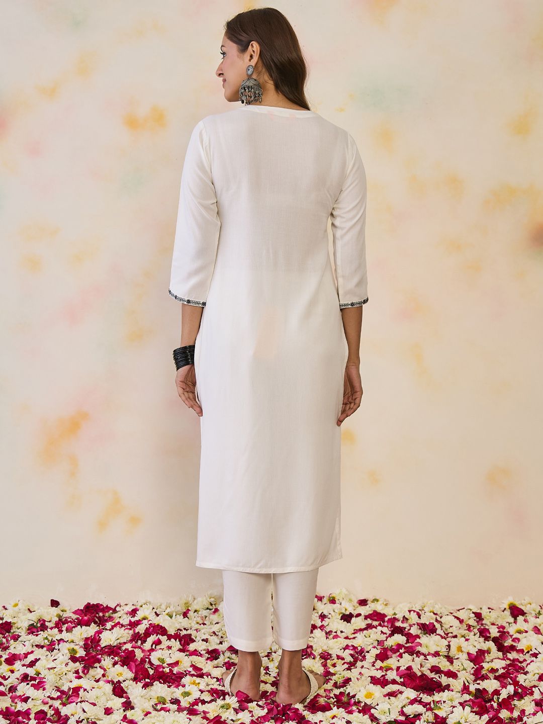Indo Era Women Floral Embroidered Thread Work Floral Kurta