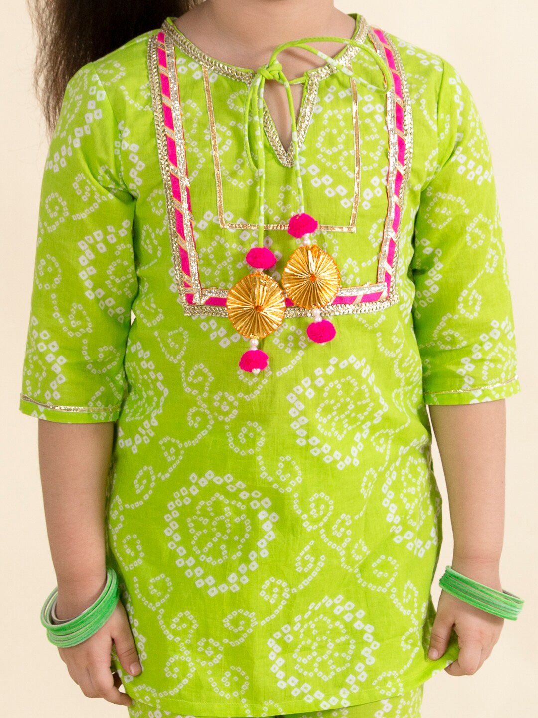 pspeaches Girls Green & Pink Bandhani Embroidered Pure Cotton Kurta With Sharara & Dupatta