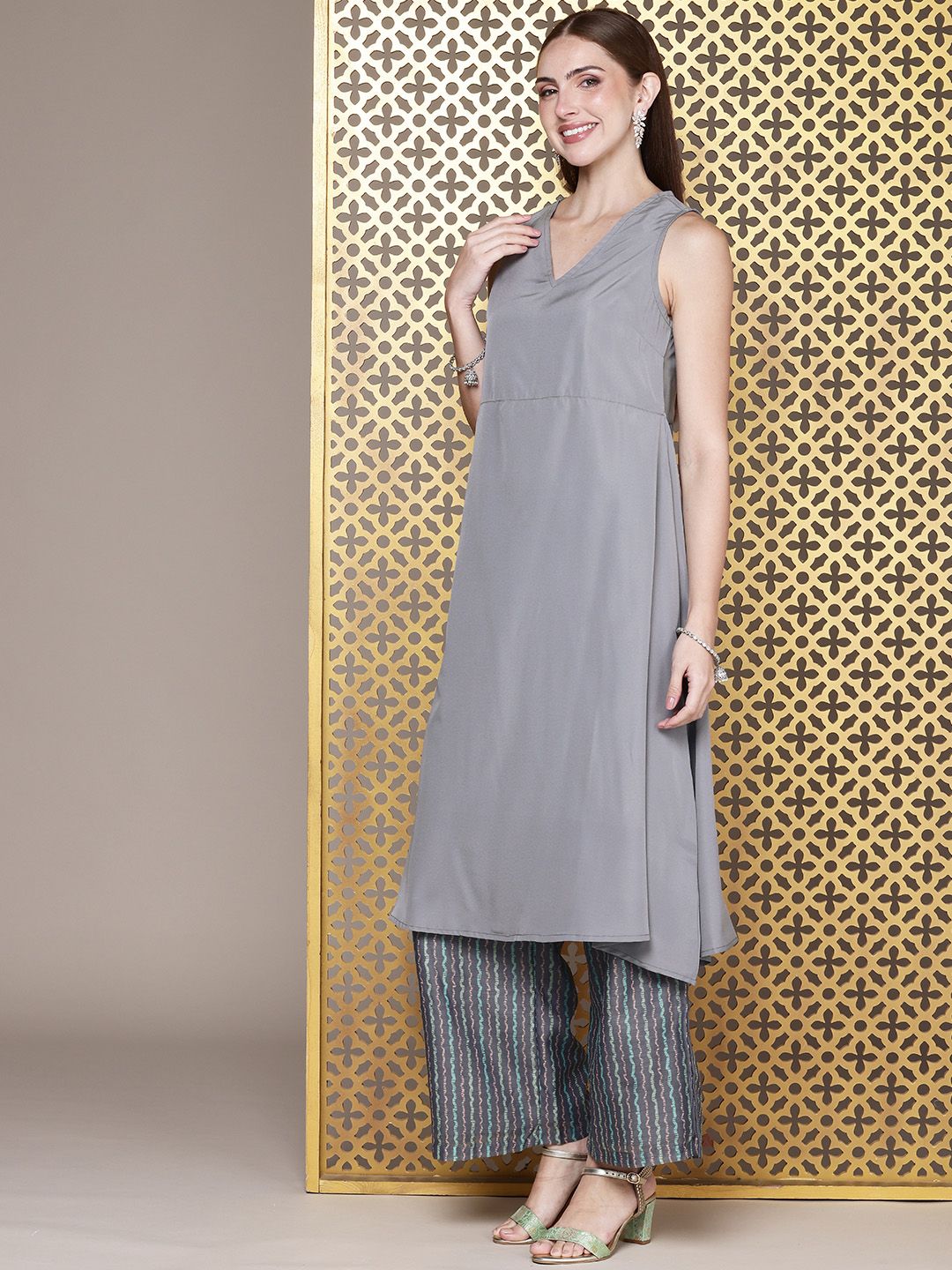House of Pataudi Women Floral Printed Angrakha Jashn Kurta With Trousers & Dupatta