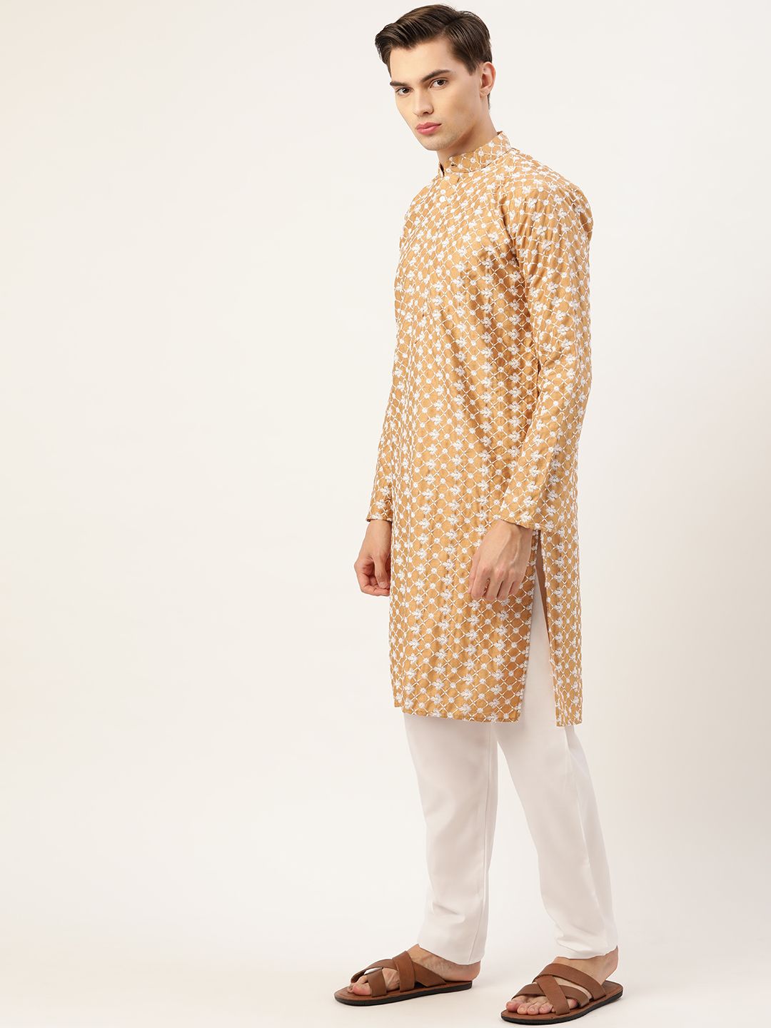 SOJANYA Kurta Sulam Bunga Emas & Putih Lelaki dengan Jaket Churidar & Nehru