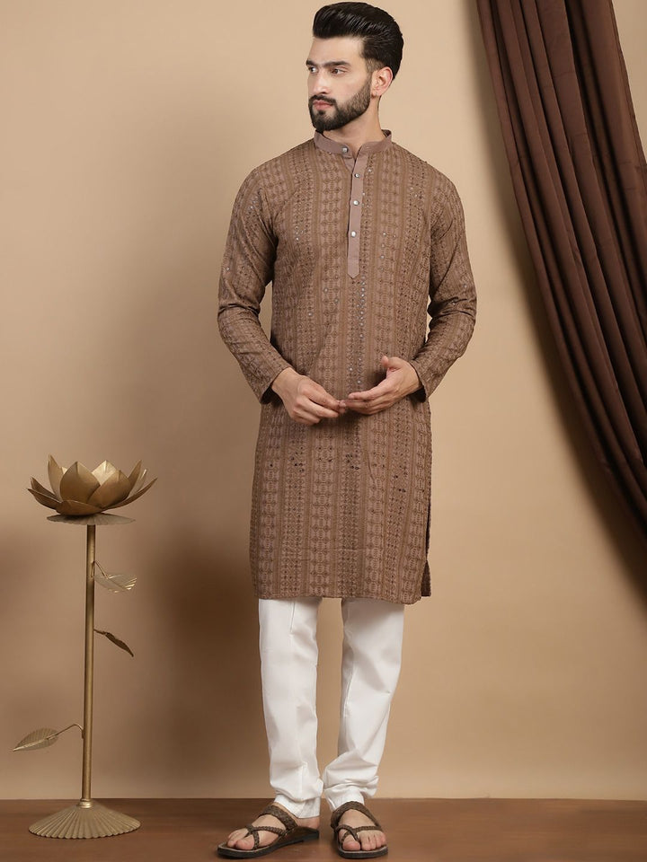 Motif Etnik Anouk Bersulam Kurta Lurus Kapas Tulen Bersulam dengan Churidar