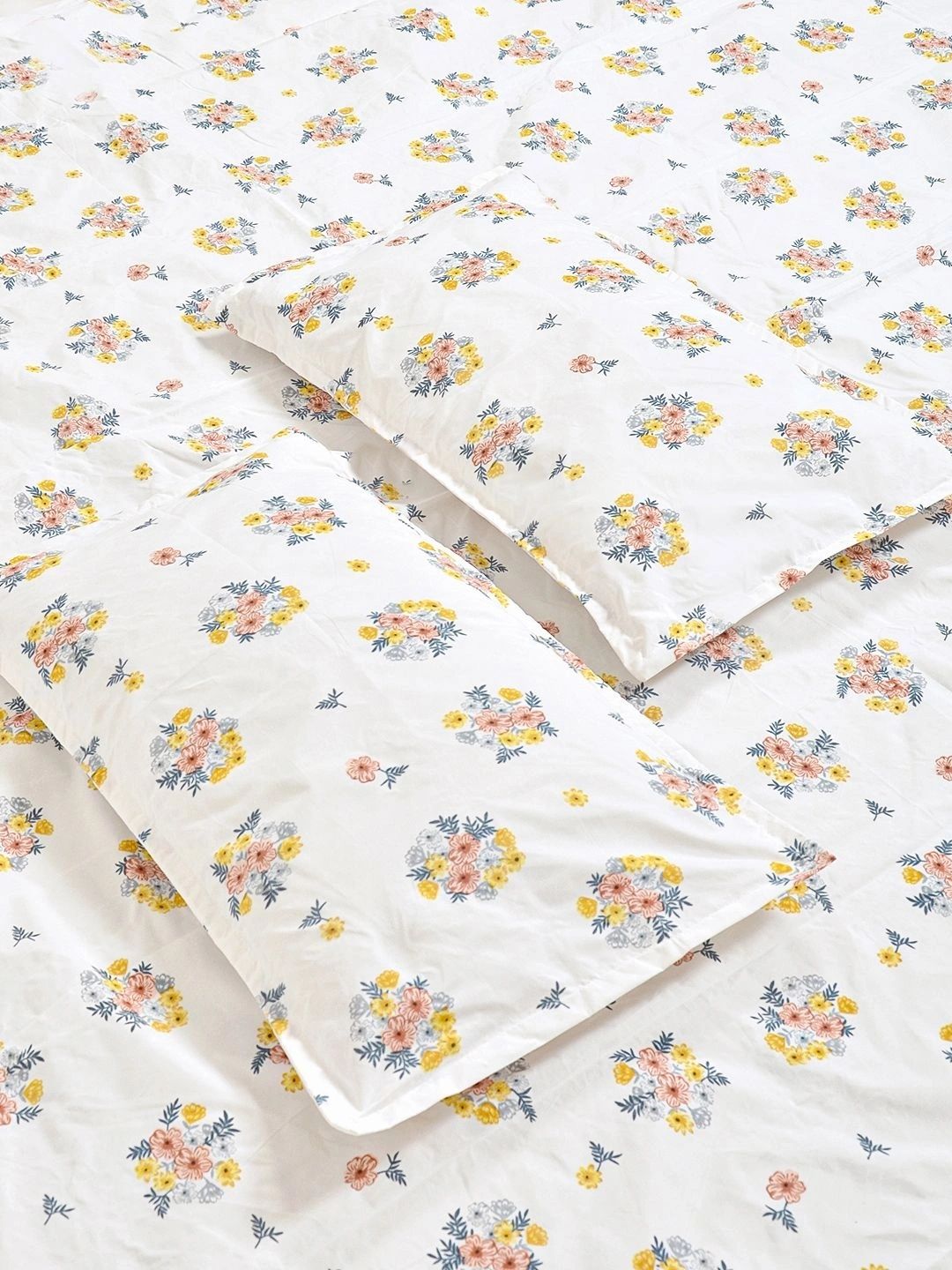 Moda Rapido X KLOTTHE Cream-Coloured Floral 300 TC King Bedsheet with 2 Pillow Covers