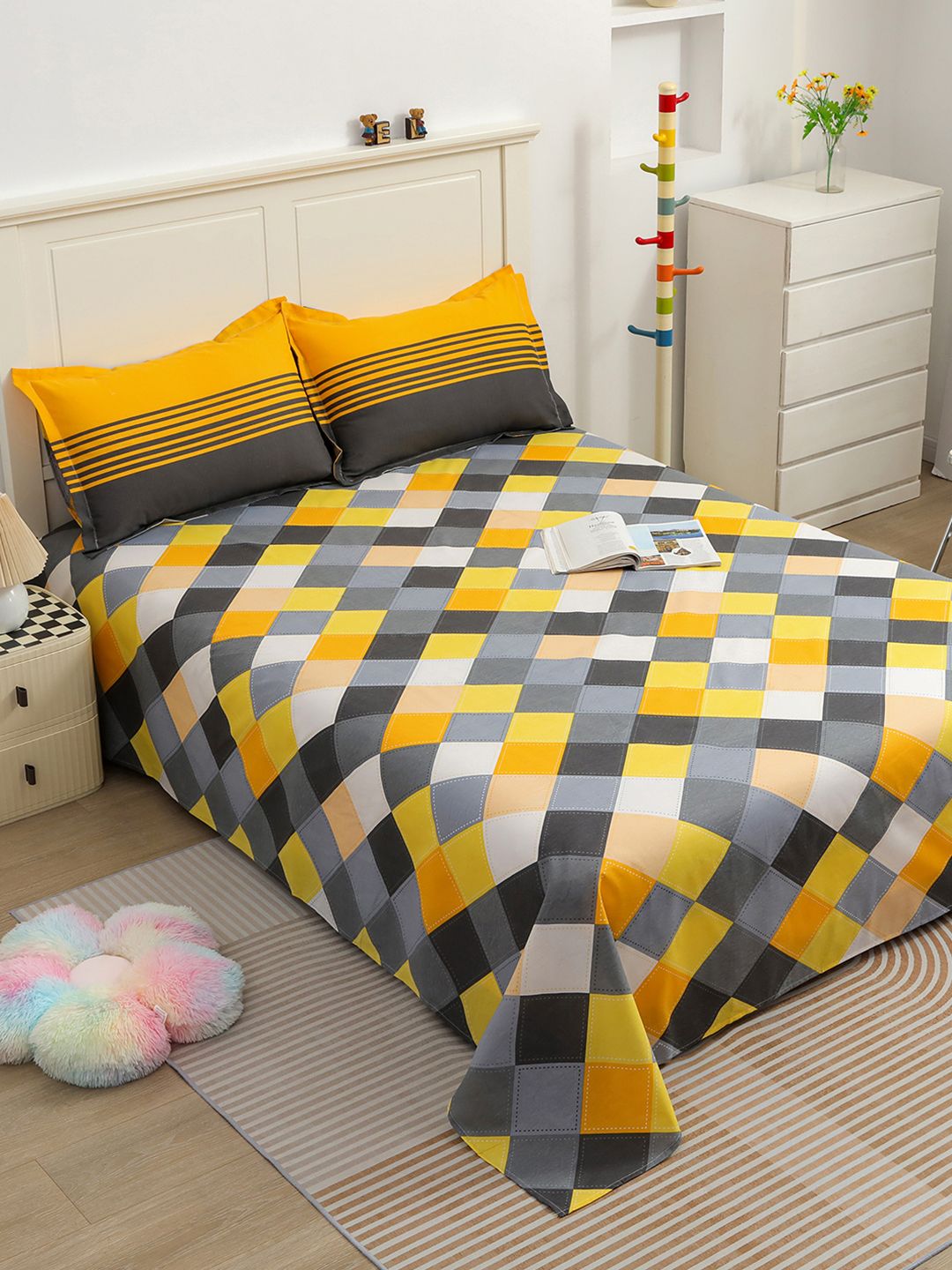 Story@home Ventura Grey Yellow Geometric 144 TC Cotton Queen Bedsheet 2 Pillow Covers