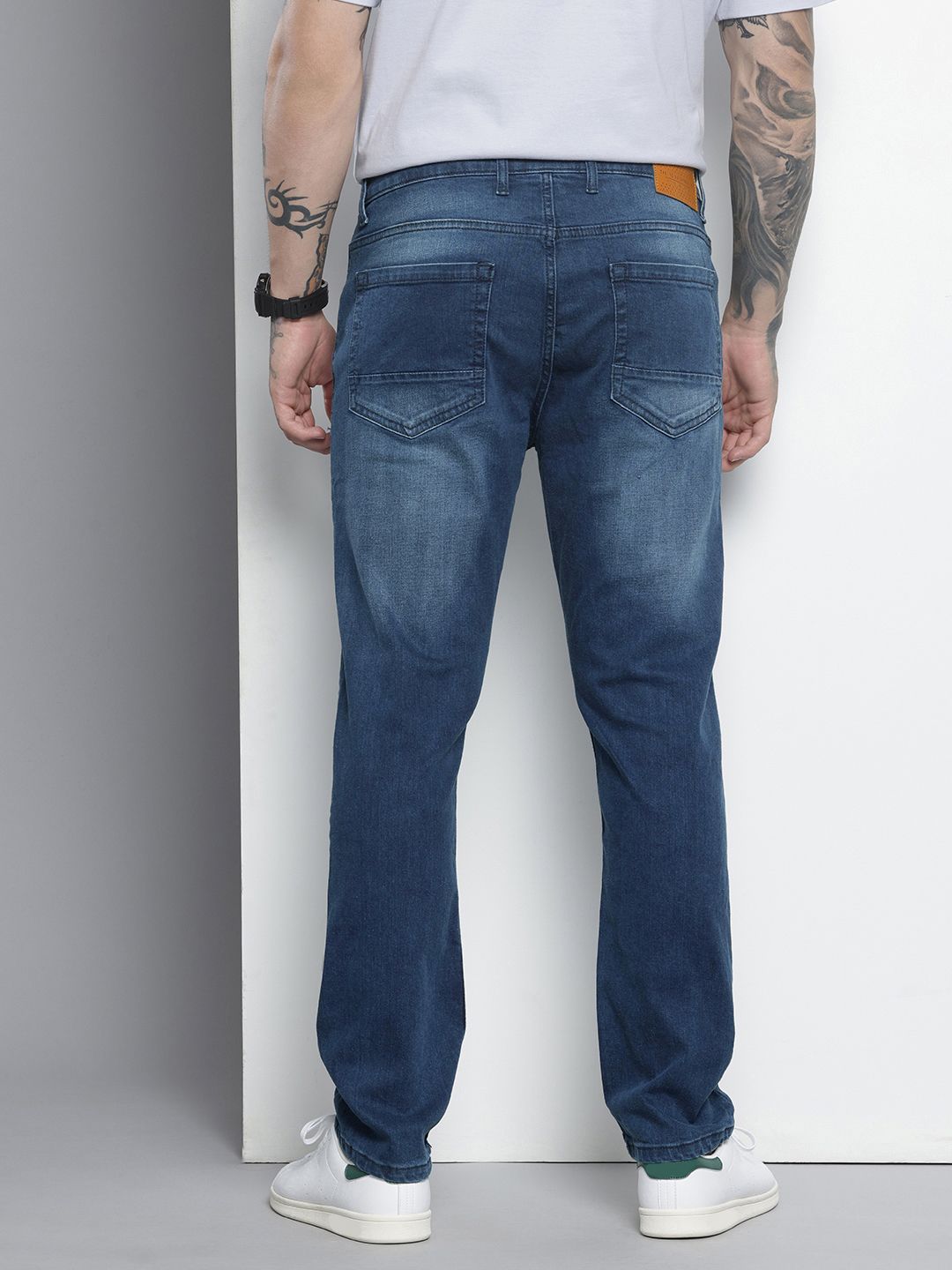 The Indian Garage Co Men Slim Fit Mildly Distressed Light Fade Stretchable Jeans