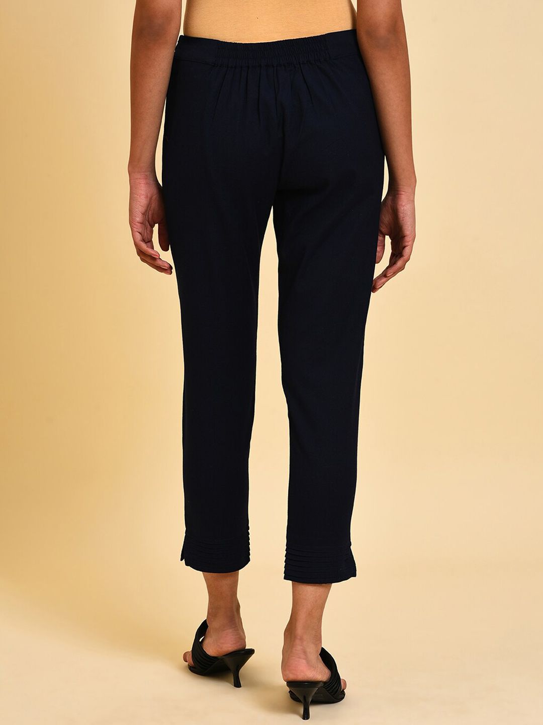W Women Slim Fit Mid-Rise Cropped Trousers
