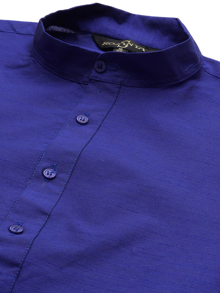 SOJANYA Men Blue Kurta with Churidar