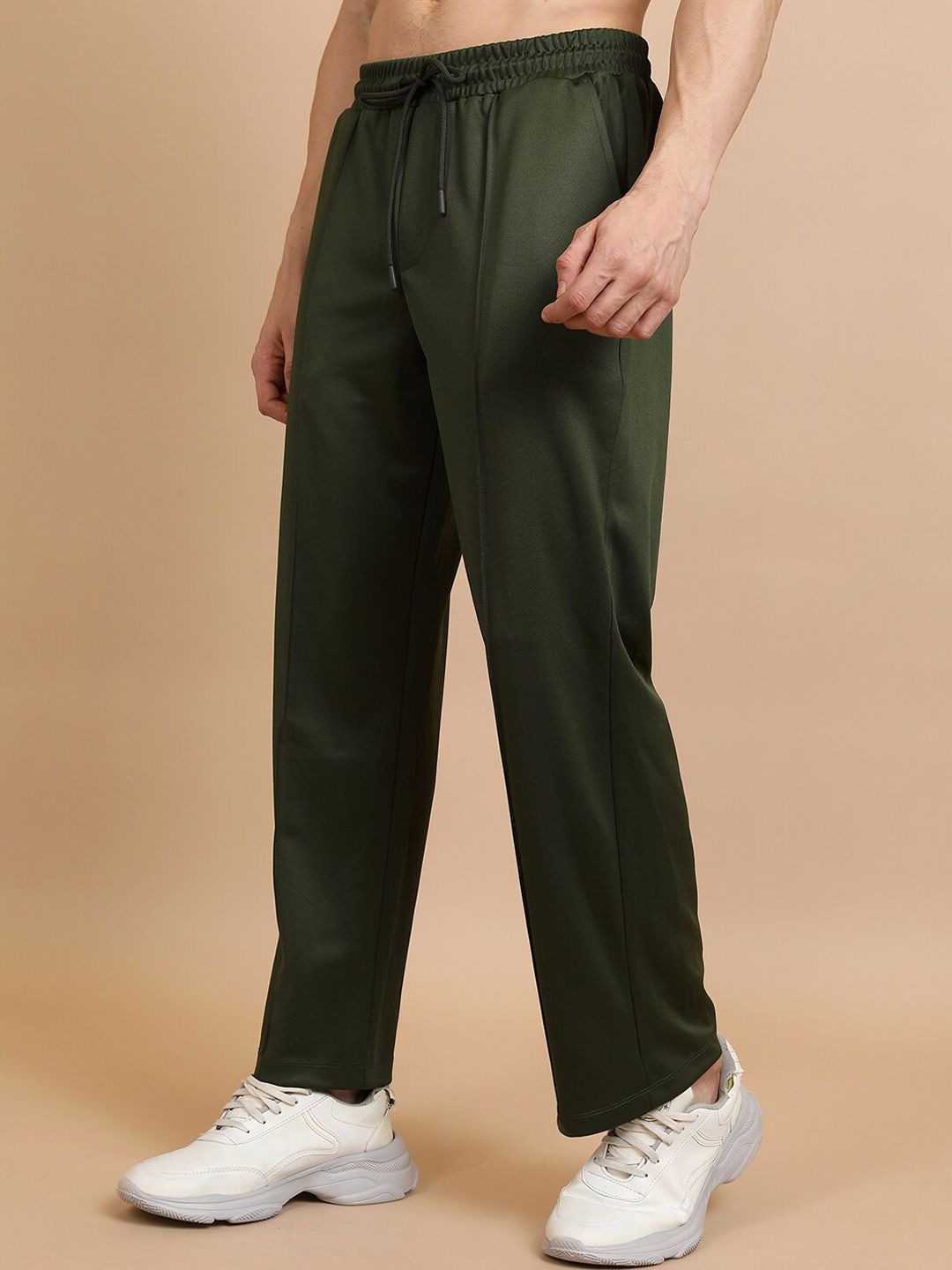 HIGHLANDER High Neck Sweatshirt & Trousers