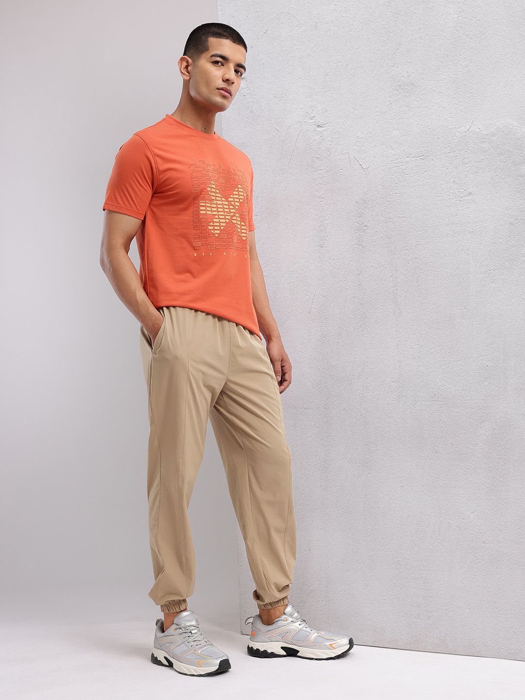 HRX by Hrithik Roshan Men Front Seam Mid-Rise Regular Fit Lifestyle Joggers