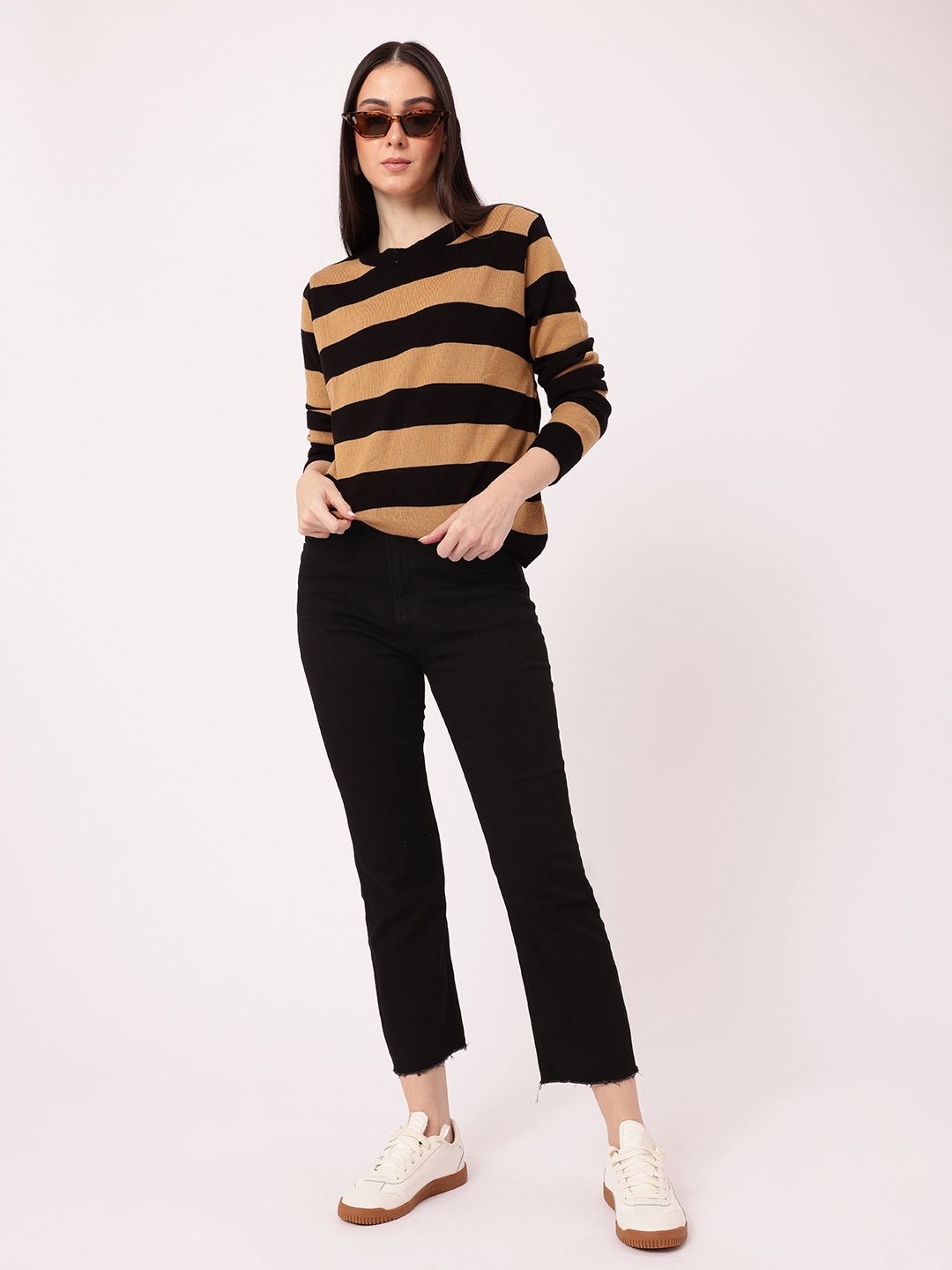 DressBerry Women Classic Touch Stretchable Frayed Cropped Jeans