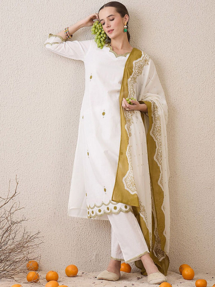 Indo era bunga bersulam bersulam kapas tulen Kurta lurus dengan seluar & dupatta