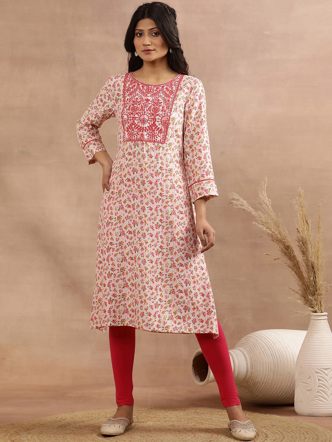 W White & Pink Floral Printed Thread Work Straight Kurta