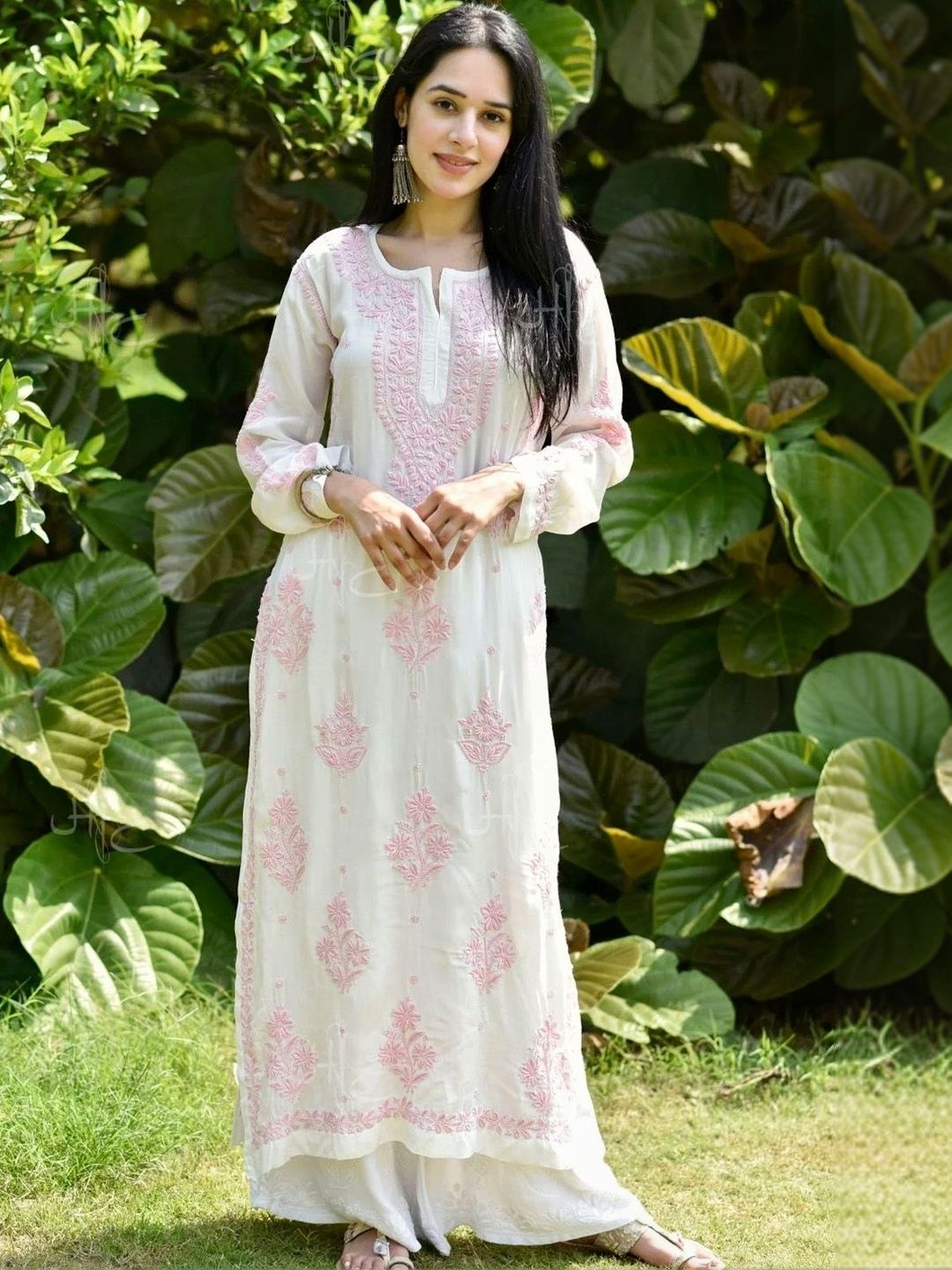 Rumah Wanita Chikankari Motif Etnik Bersulam Kurta Chikankari