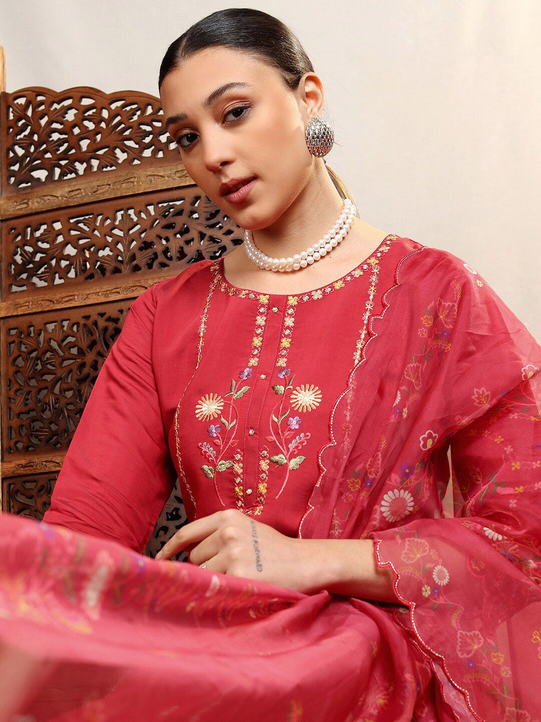 Vishudh Red Floral Embroidered Thread Work Straight Kurta With Trousers & Dupatta