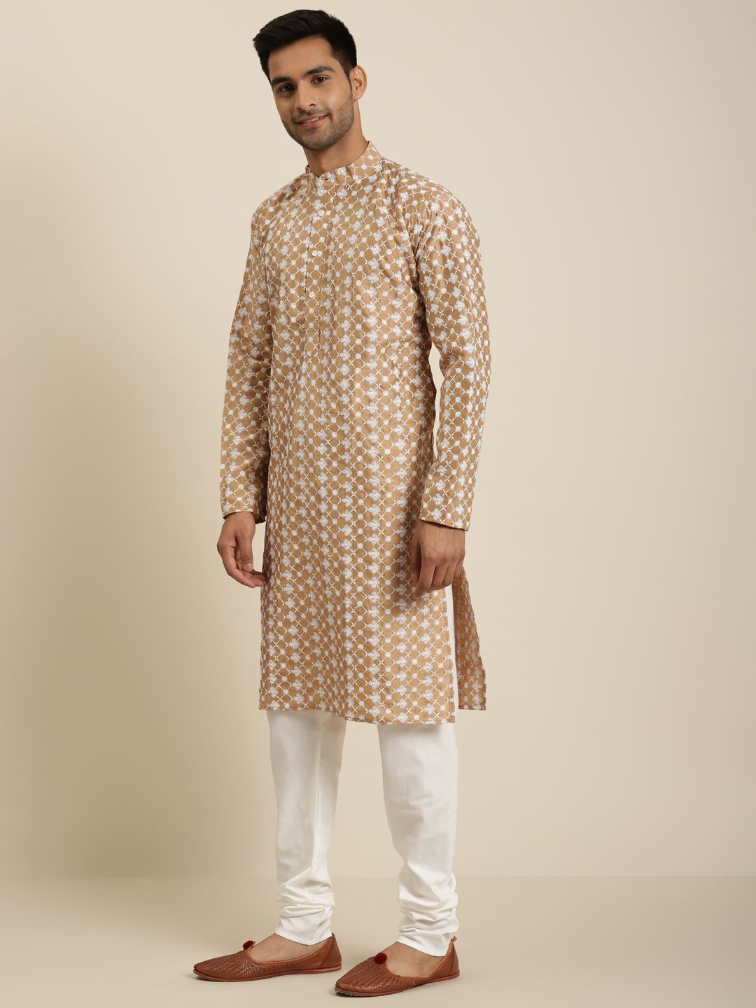 SOJANYA Men Beige & White Embroidered Kurta