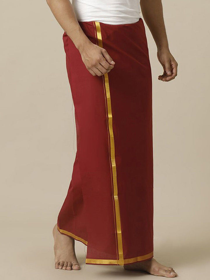 Ramraj Men Cotton Maroon Solid Devotional Gold Jari Sempadan Lapisan Tunggal Dhoti